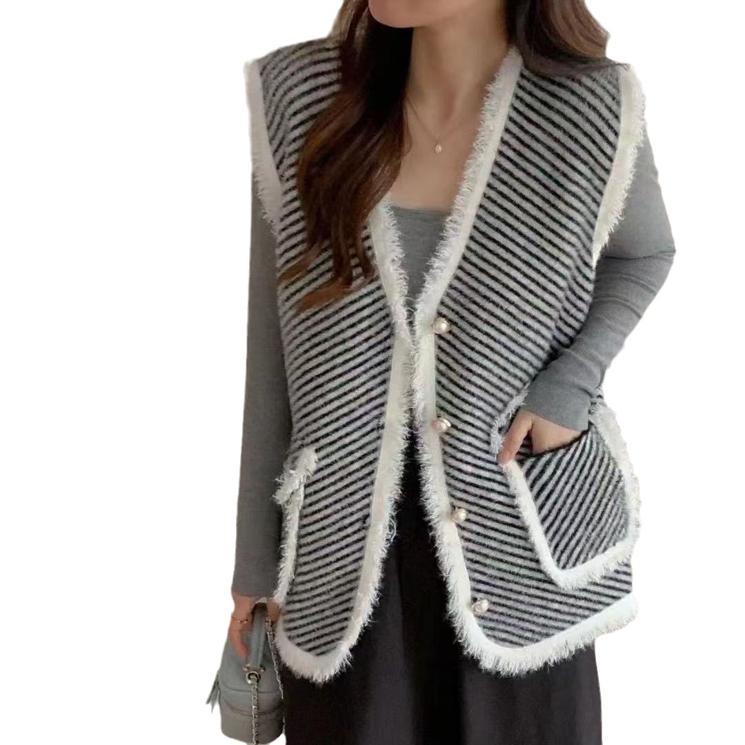 Chaleco de punto chaleco estilo Chanel para mujer 2023 otoño e invierno nuevo suéter de chaleco sin mangas de terciopelo de visón de imitación a rayas en blanco y negro image 7