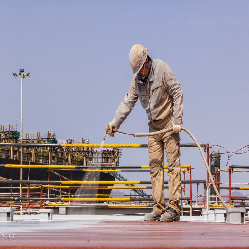 水性萤丹防锈面漆，漆膜表面会形成结皮。水性萤丹防锈面漆