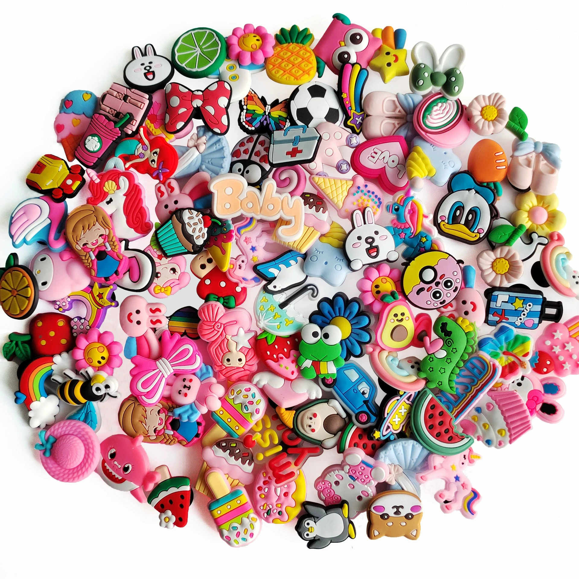 Смешанные партии из 100 моделей обуви с цветочной пещерной обувью Аксессуары высокого класса Чувство ПВХ мягкая резиновая обувь