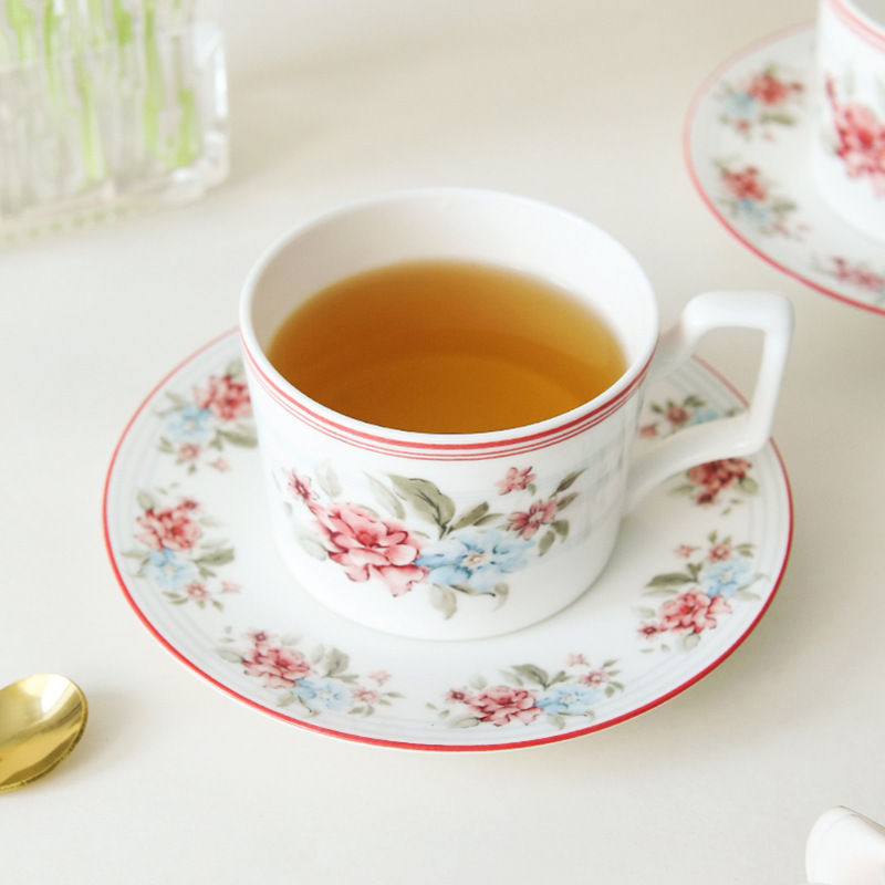 Preventa de taza de café de cerámica francesa transfronteriza, juego de taza de agua, juego de té de la tarde inglés, postre, taza elegante de porcelana de hueso