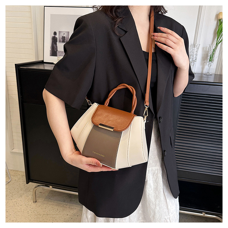 577g Weight Polyester Lining Material Zipper Closure Type Single Shoulder Strap Strap Type Crossbody Bag Bags Type Casual, Daily Occasion Pu Leather Material Color Block Pattern All Seasons Season Women's Gender Streetwear Style Square Shape Medium Size Women's Medium Pu Leather Color Block Streetwear Square Zipper Crossbody Bag 5