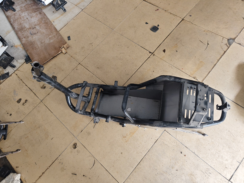 Electric motorcycle tortoise five little turtle king double extended frame to maximize the one-piece warehouse split warehouse with stainless steel flat fork in stock
