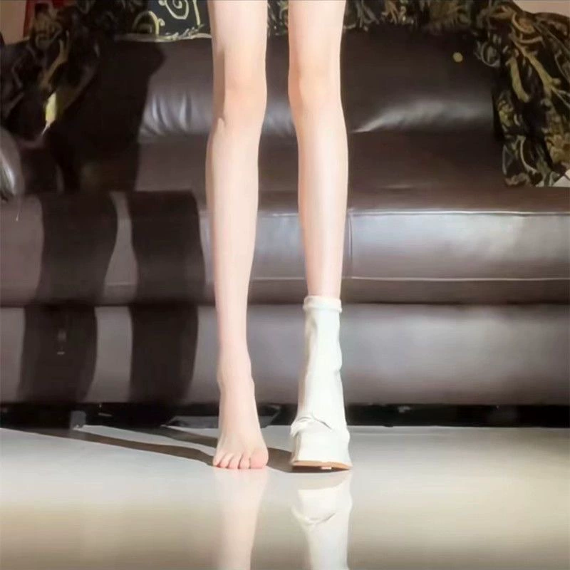 Туфли на высоком каблуке короткие сапоги женский 2024 новый зимний бархатный маленький человек, увеличенный французский продвинутый тощий сапоги Мартин сапоги