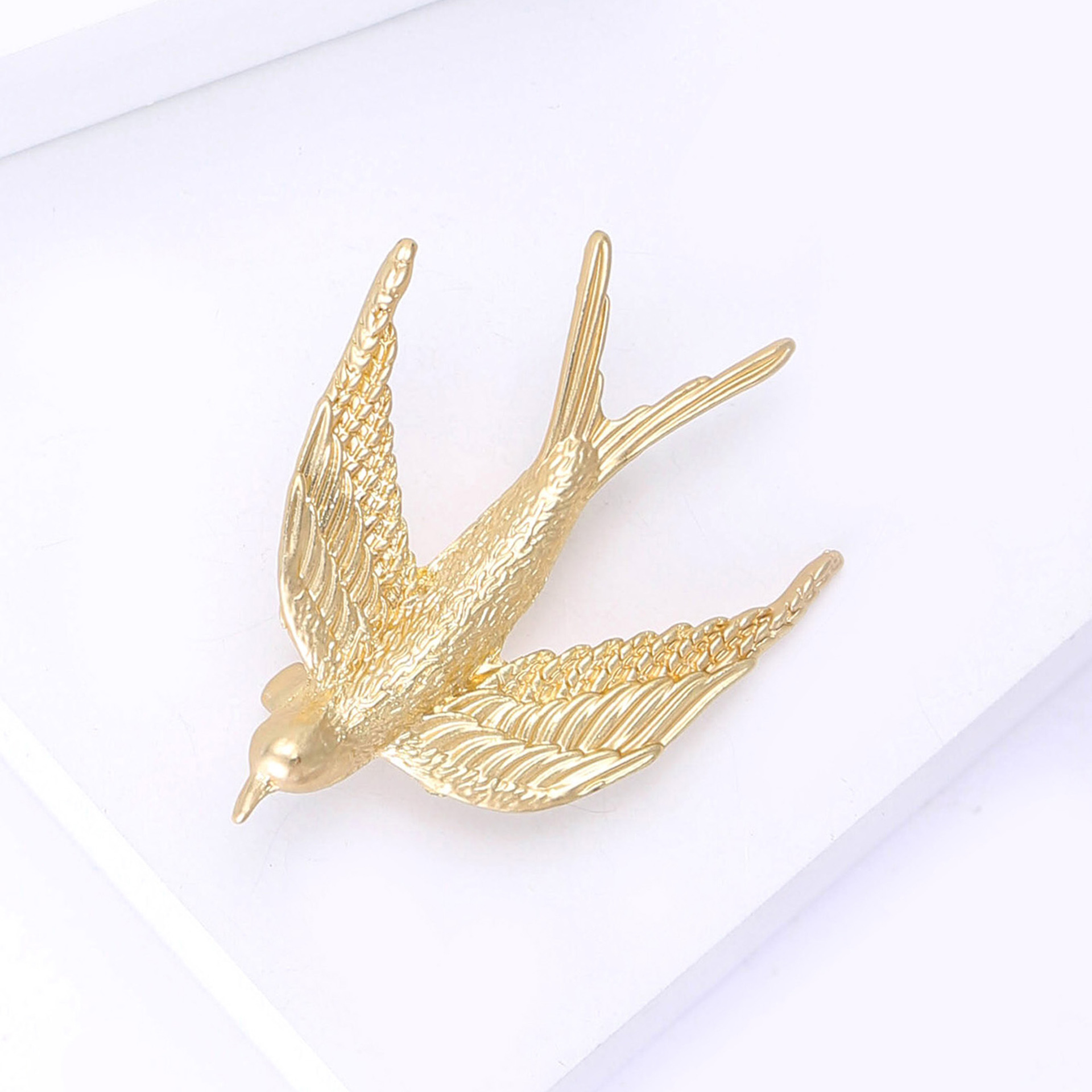 New Cross-Border Hot-Selling European and American Enamel Matte Gold Swallow Brooch Fashion Versatile Women's Clothing Corsage Jewelry Pin