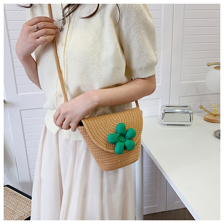 Spring And Summer New Fresh Sweet Messenger Shoulder Cute Flowers Straw Woven Bag Women display picture 3