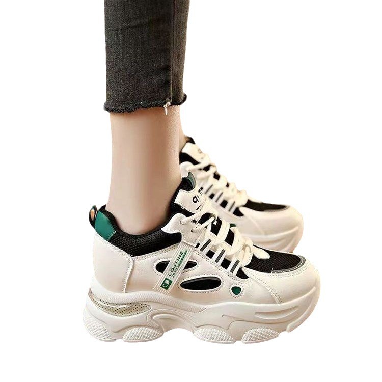 2024 nuevos zapatos de altura interior para mujeres ligeras con suela gruesa explosiva primavera y otoño versátil zapatos deportivos casuales pequeños