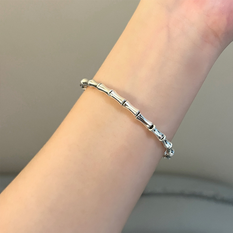 甘くて不規則な真珠のブレスレットの女性の高級な潮流のファッションの軽い贅沢なins風の高級感の小さい大衆の軽い贅沢な手飾り|undefined