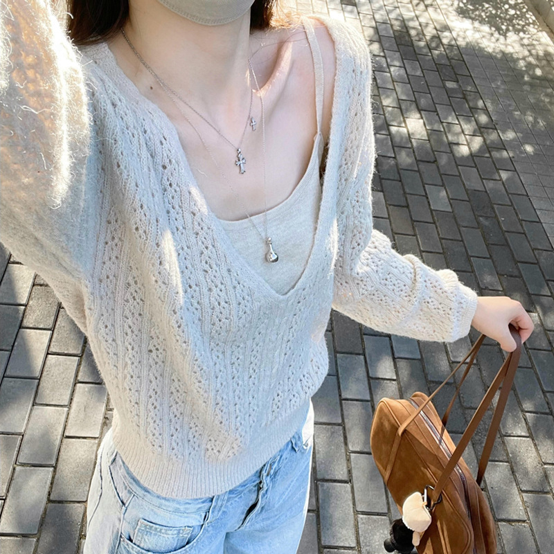 Qianyu's Early Autumn Super Nice Korean Style Outfit Is a Complete Set of French V Neck Cut Out Sweaters and Vests Two-Piece Suit