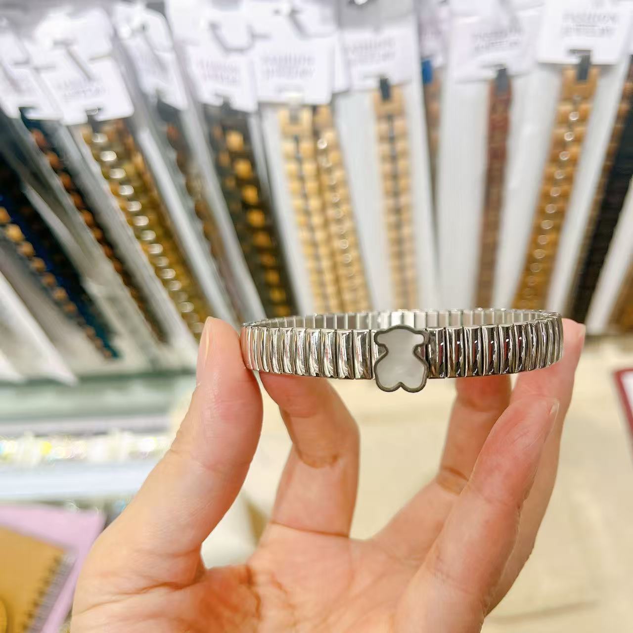 No desvanecerse transfronterizo oso pulsera de acero inoxidable elástica ligera pulsera de lujo chapado al vacío 18K cadena de reloj