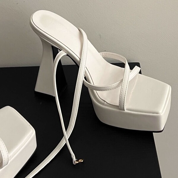 Fashionable universal high heels platform