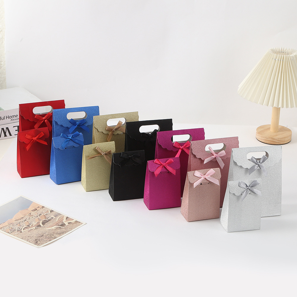 Bolsa de papel de cartón blanco con solapa de cebolla brillante Bolsa de embalaje de regalo de color caramelo Bolsa de embalaje de postre con lazo de sentido avanzado Bolsa de caramelo