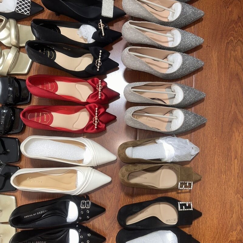 High-heeled shoes and sandals from a mall clearance sale, brand new, only tried on, one-of-a-kind, bargain find