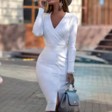 连衣裙冬装2024年新款气质时尚V领修身显瘦中长款打底针织包臀裙