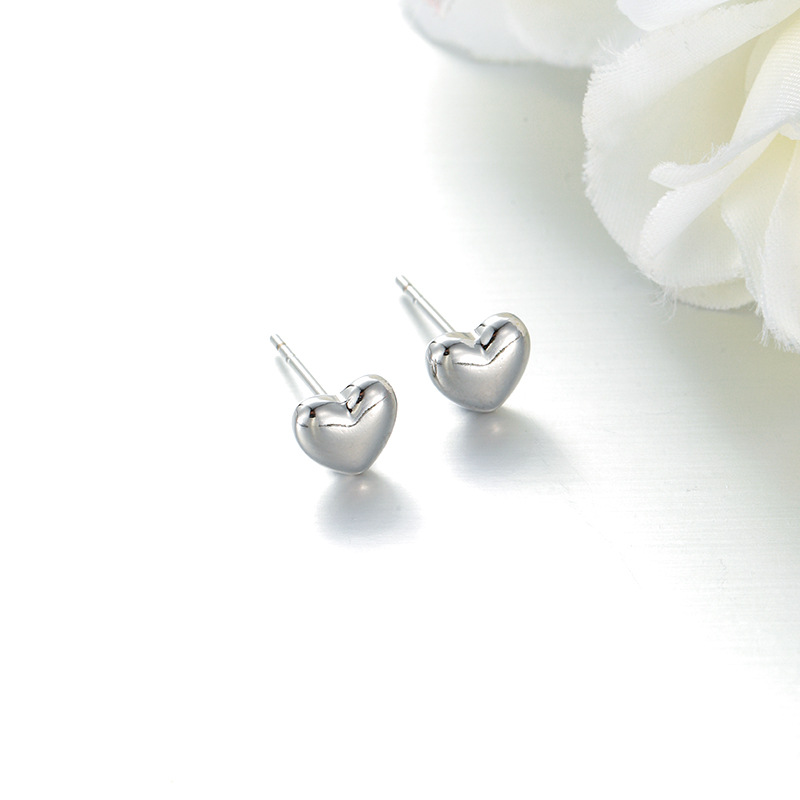 Xuping estilo simple brillante amor pernos de orejas fácil de usar para el viaje diario viento pequeño y exquisito orejas al por mayor mujeres