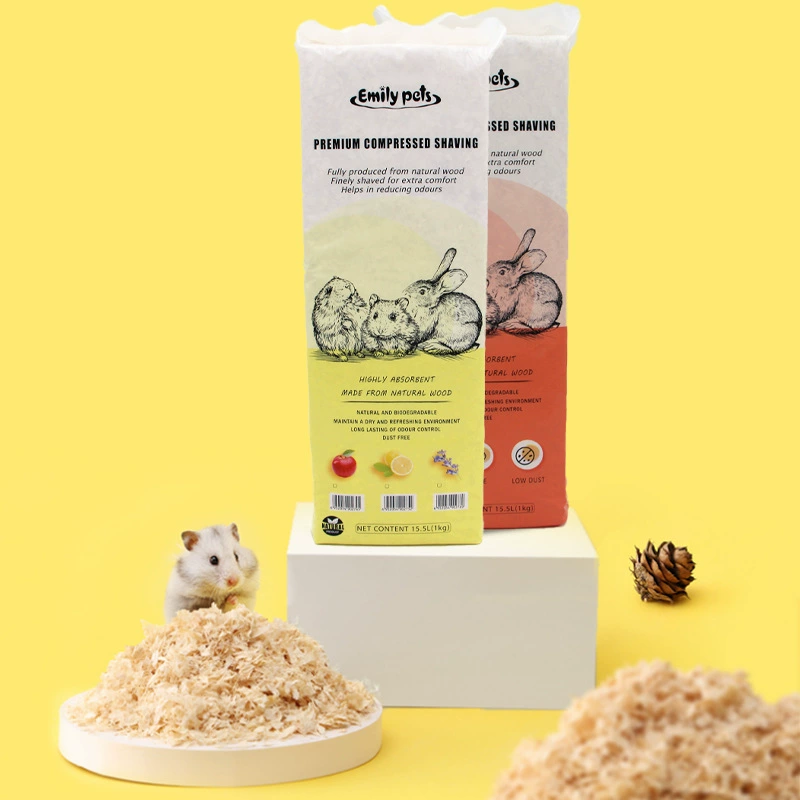Древесные опилки для хомяков Эмили обладают низким уровнем пыли, хорошо впитывают воду и согревают, подходят для мелких животных, 1 кг, не имеют запаха и не вызывают раздражения, подходят для шиншилл.