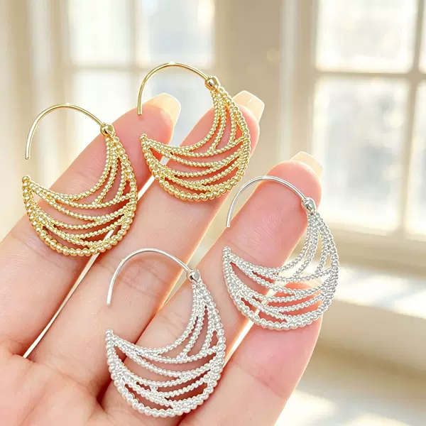 European and American cross-border minimalist style, heart-shaped flower and pearl earrings, lightweight luxury, high-end design, unique and stylish earrings for women