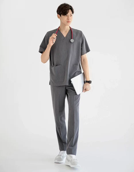 T-shirt, trousers, with short sleeve