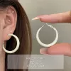 Молочно‑белый