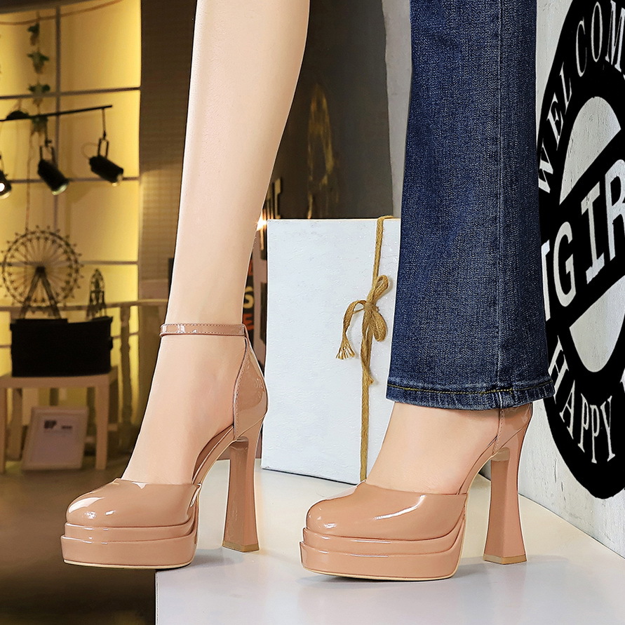 9273 Hollow Baotou Sandals Women's Round Head One Button Hollow Women's Shoes Coarse Heel Double Layer Waterproof Platform High Heels