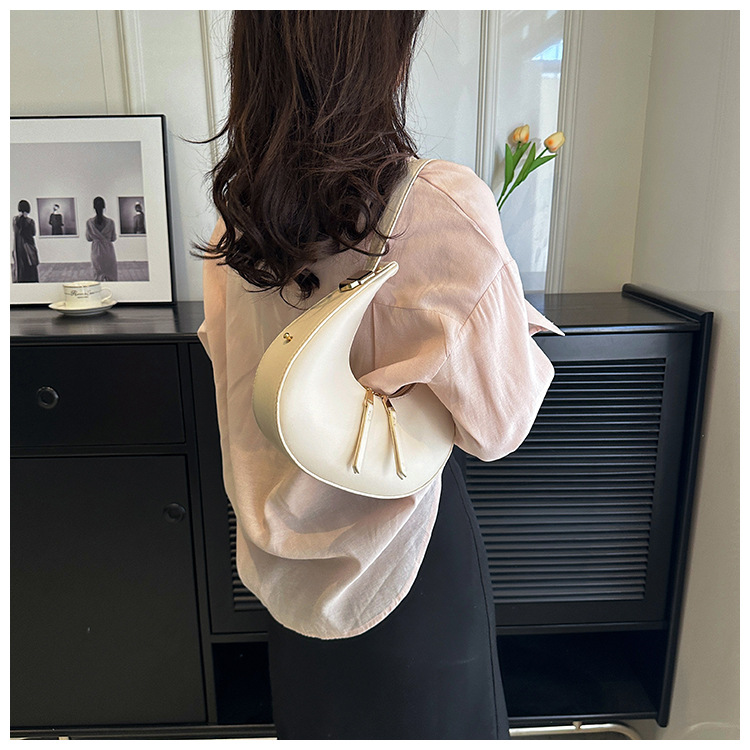 Koreanische Halbmondtasche 2024 Neue Modetasche Retro Internet Celebrity Beliebte einfache Handtasche Vielseitige Umhängetasche Großhandel_voghion.com