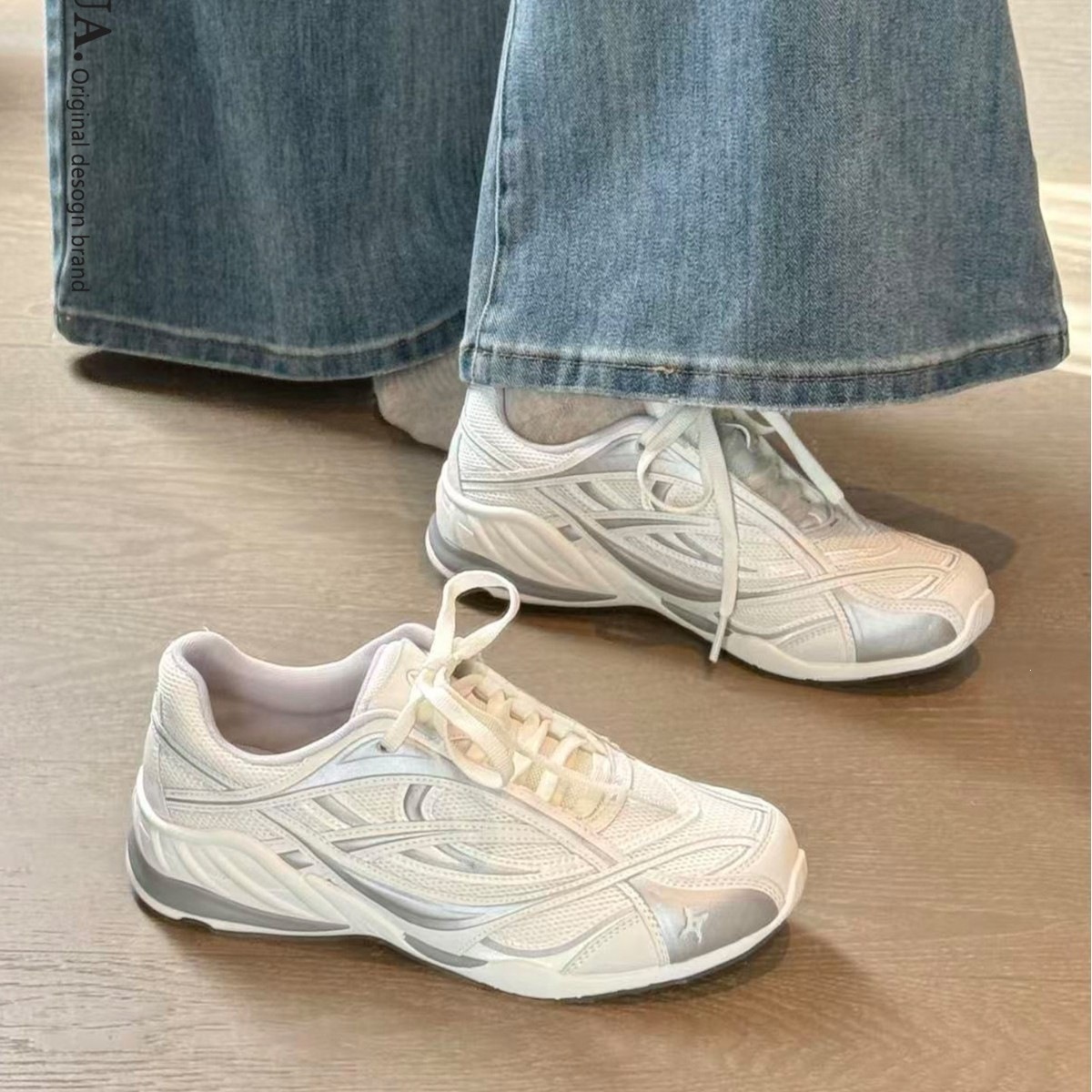 La red coreana transpirable con suela gruesa Agan De zapatos de entrenamiento para mujeres 2026 primavera nuevos zapatos de correr deportivos casuales ligeros y cómodos