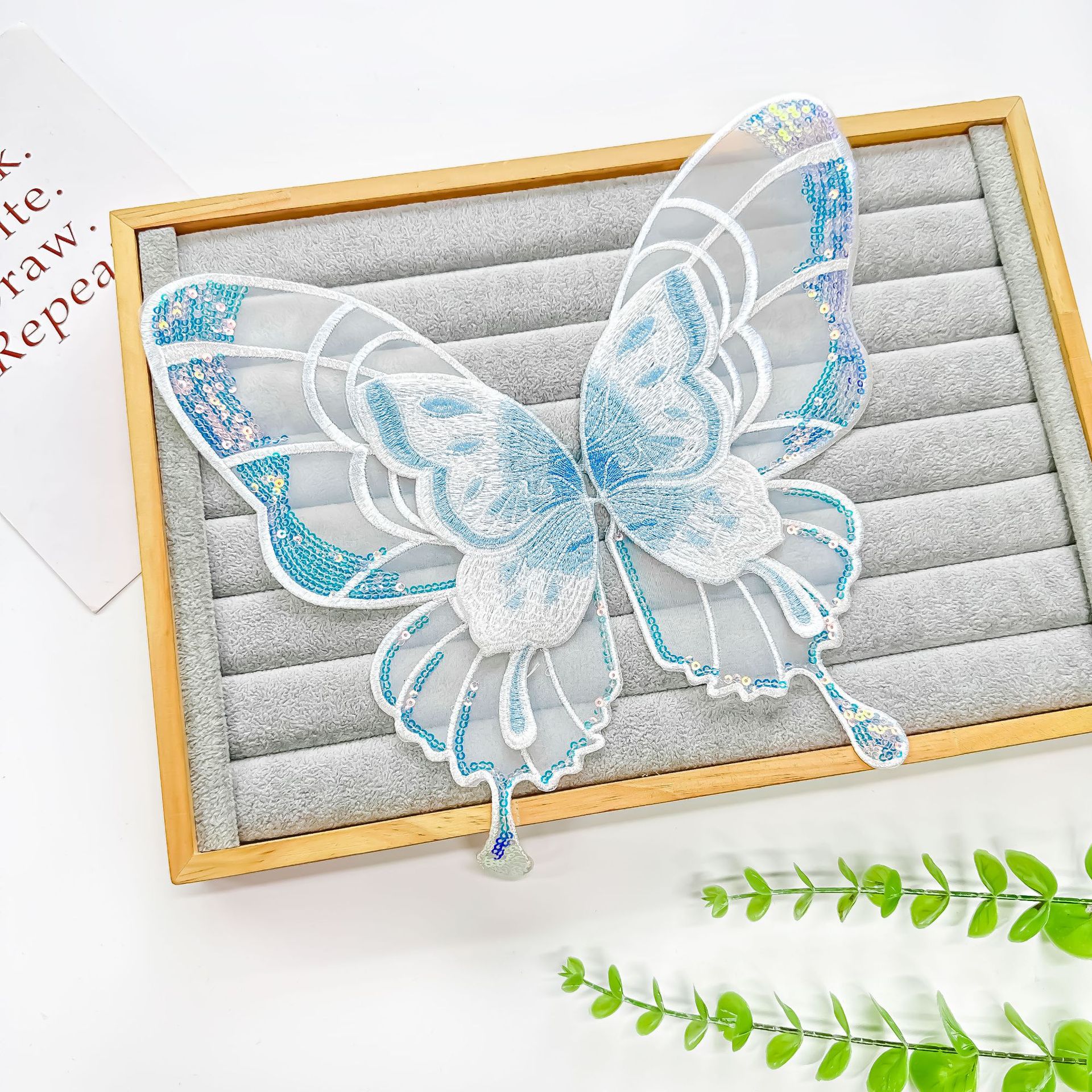 Azul sequilla doble encaje bordado mariposa pectoral pegatinas DIY niños adultos espectáculo accesorios de ropa image 2