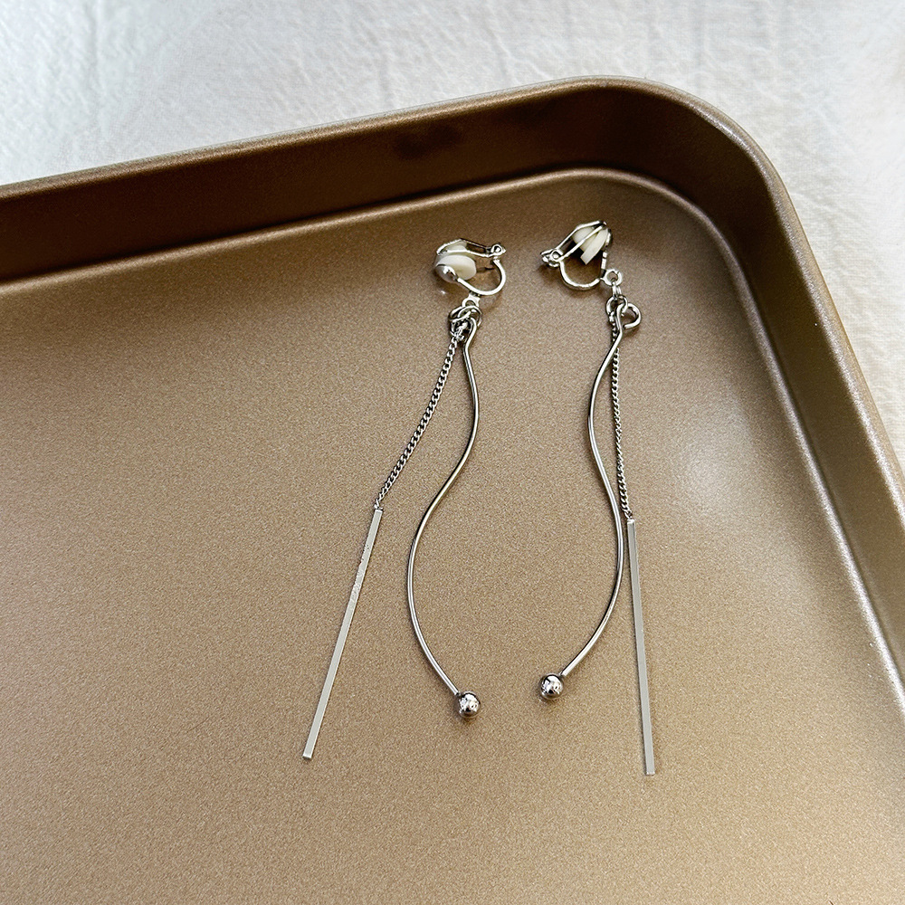 Versión coreana del temperamento de camelia, sin orejas perforadas, pinza para la oreja, flor de perla, tablero de ajedrez, pinza para la oreja triangular con diamantes, pendientes de nicho para mujeres