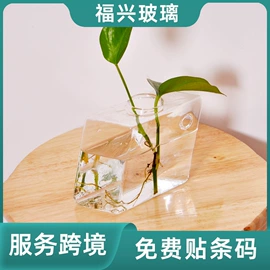 装饰花瓶;勺、调羹;吸管