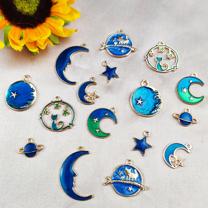 1 Piece 15 * 20mm 19*23mm 20*32mm Metal Star Moon Planet Polished Pendant display picture 3