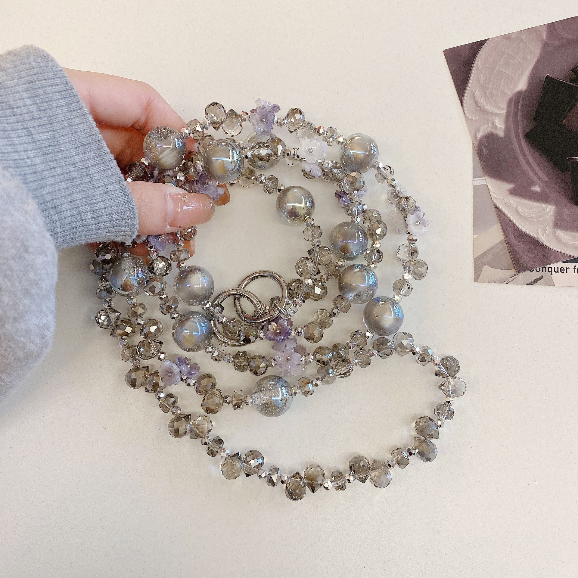 Boutique hecho a mano de alta gama teléfono móvil cadena colgante mujer ins Heidi cuentas cadena larga moda teléfono móvil cordón de mensajero largo