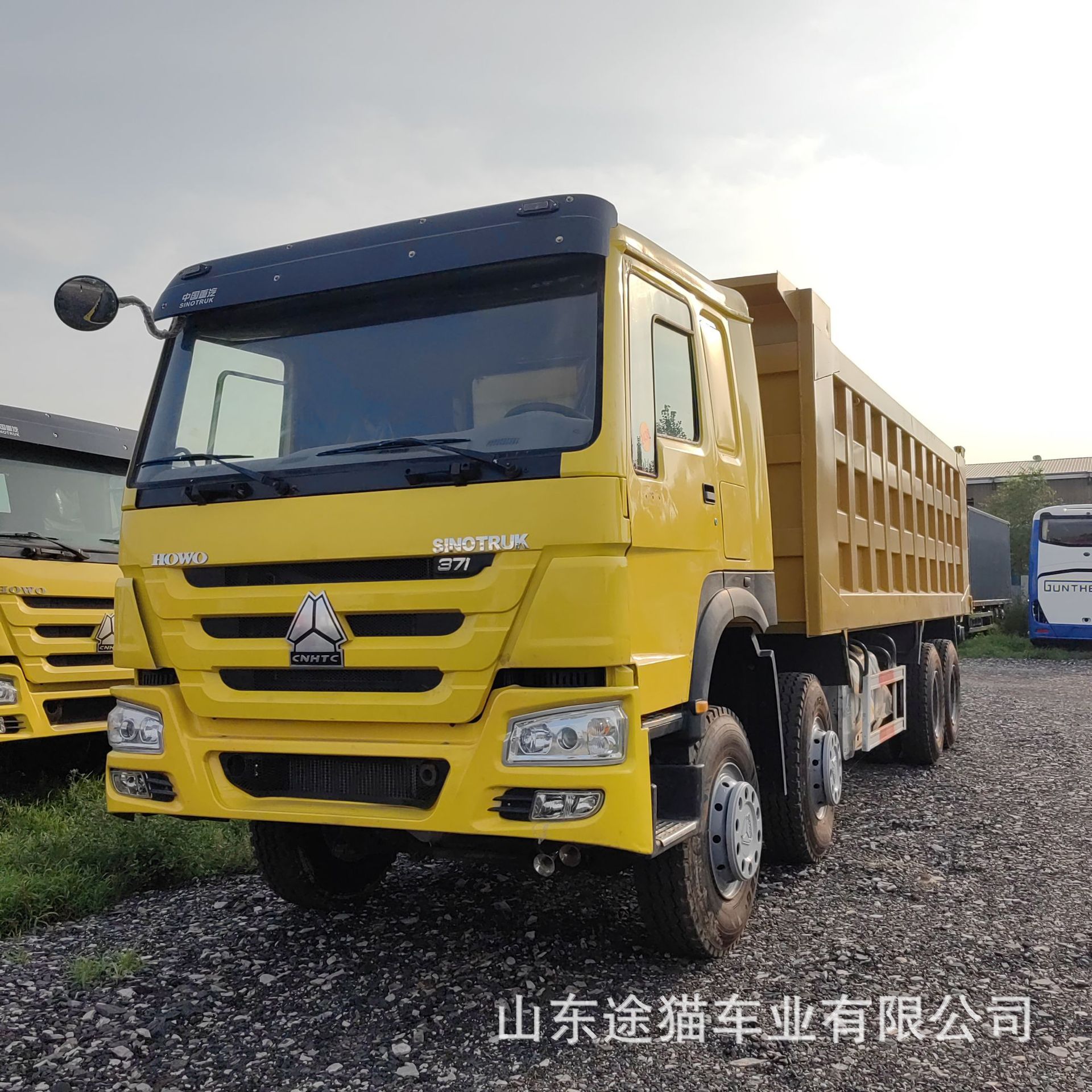 Howo Heavy Duty 6X4 Dump Truck with Eight Rear Wheels, Rear-Tipping Dump Truck for Soil Transport, Construction Dump Truck