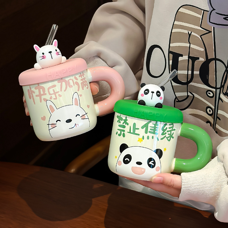 陶磁器のかわいい熊のコップのストローカップの蓋付きストロー付き学生寮の寝室にはマグカップが必要です。|undefined