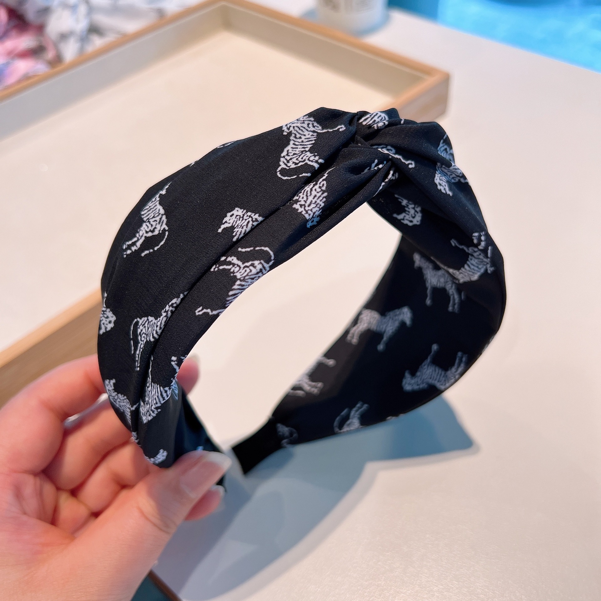 Retro Horse Cloth Handmade Hair Band display picture 6