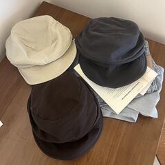 2025新型のしわの綿麻のベレーの帽子の子供の春夏の薄い金の通気性は顔の小さい画家の帽子を現します。