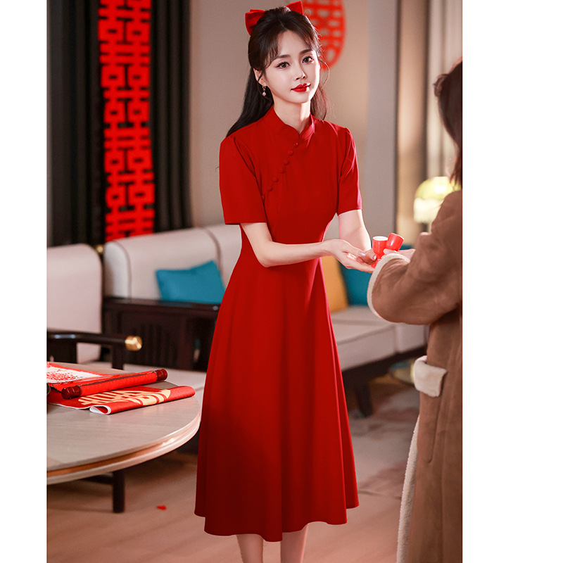 実際に新型の改良チャイナドレスの半袖新婦敬酒服の赤い婚約ドレスのワンピースはいつも着られます。|undefined