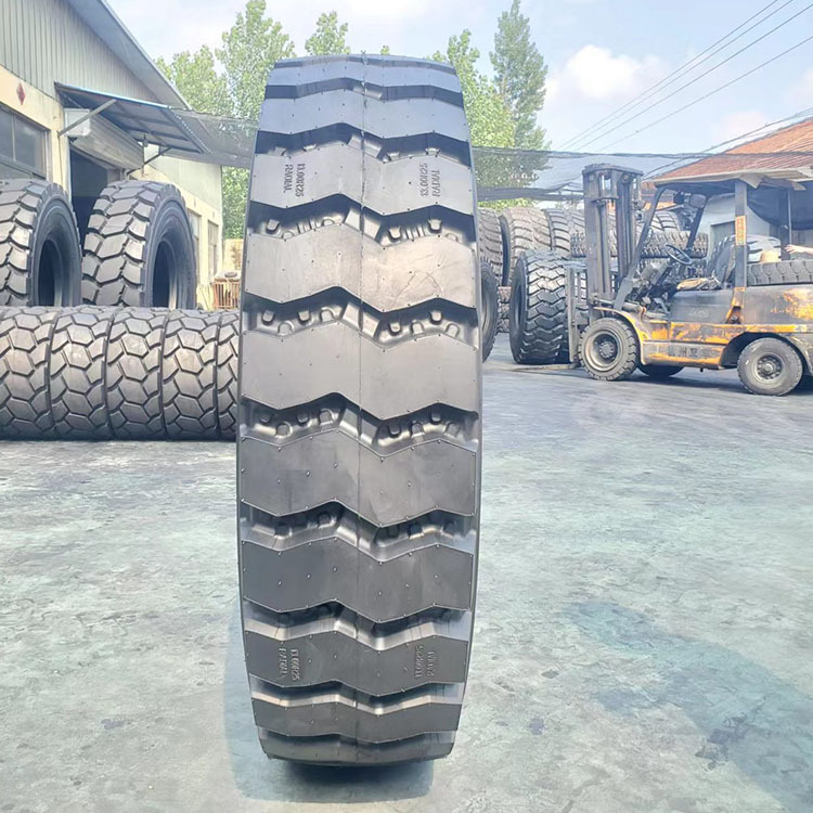 1300R25宽体车矿卡自卸车全钢丝工程加厚耐磨轮胎