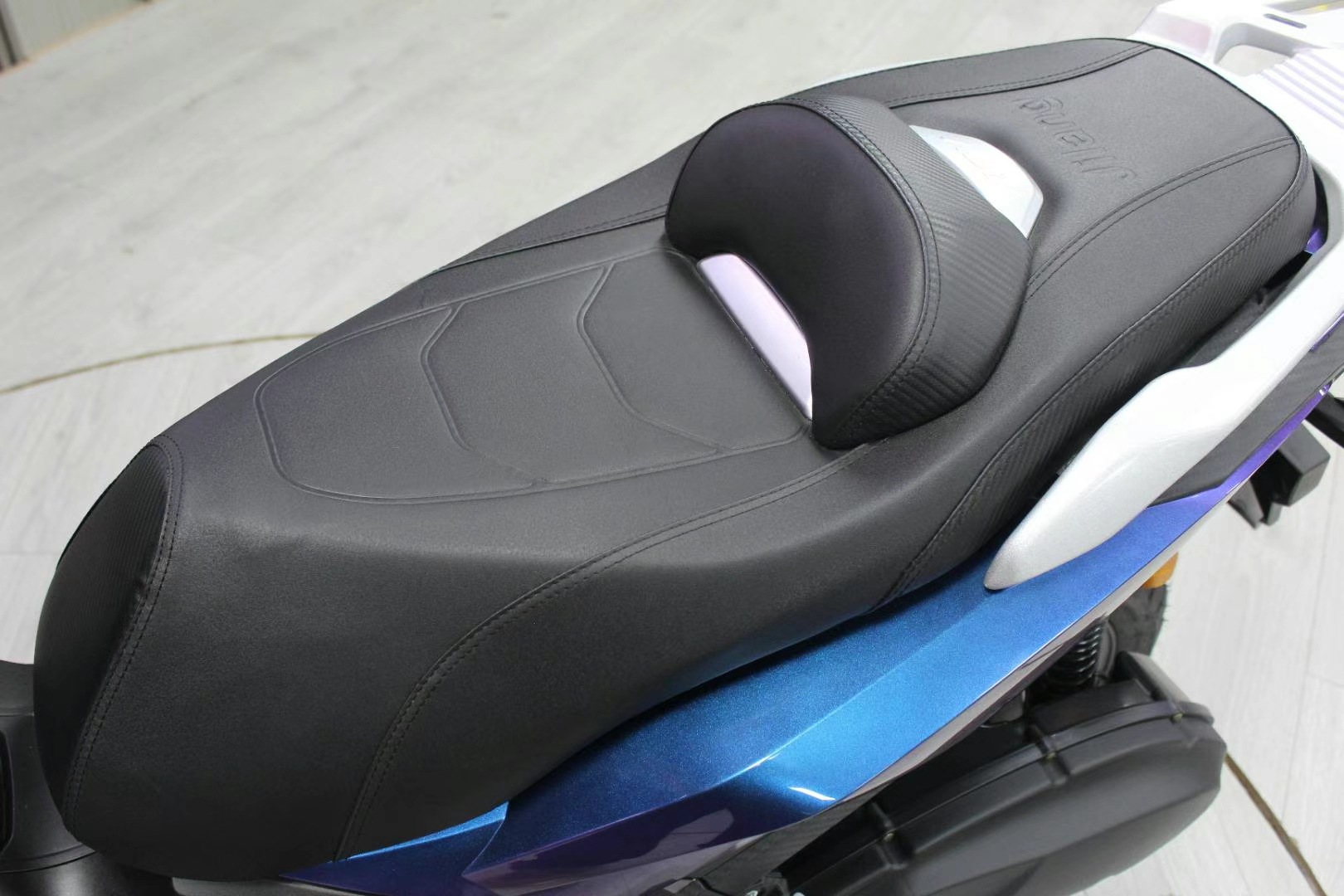 Cross-Border Best-Selling Fighter Motorcycle with Fuel Engine, Stylish and Cool High-Speed Racing Bike, High-Power Scooter