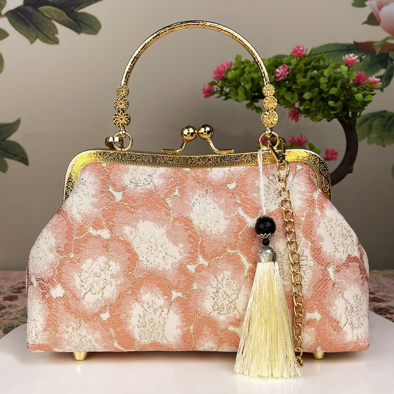 新製品のシンプルなチャイナドレスのカバンを斜めに掛けて三用のハンドバッグを使ってクロスボーダーの女性バッグを持っています。|undefined
