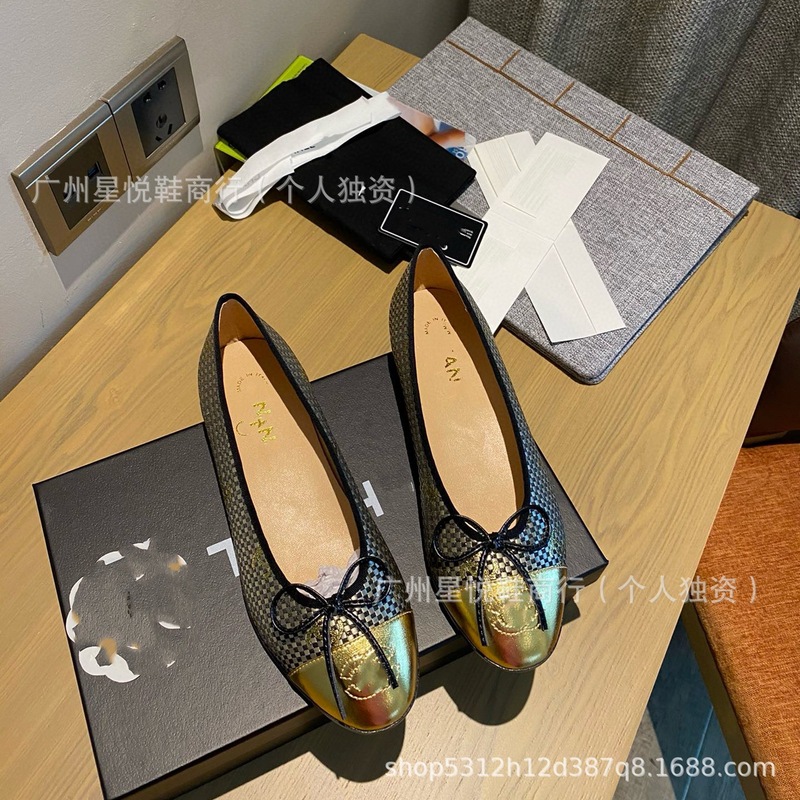 ハイヒールのシリーズのメリヤスのバレエの靴の2025年の早春の金の蝶結びの浅い口の刺繍の丸い頭の平底のファッションの女性の靴|undefined