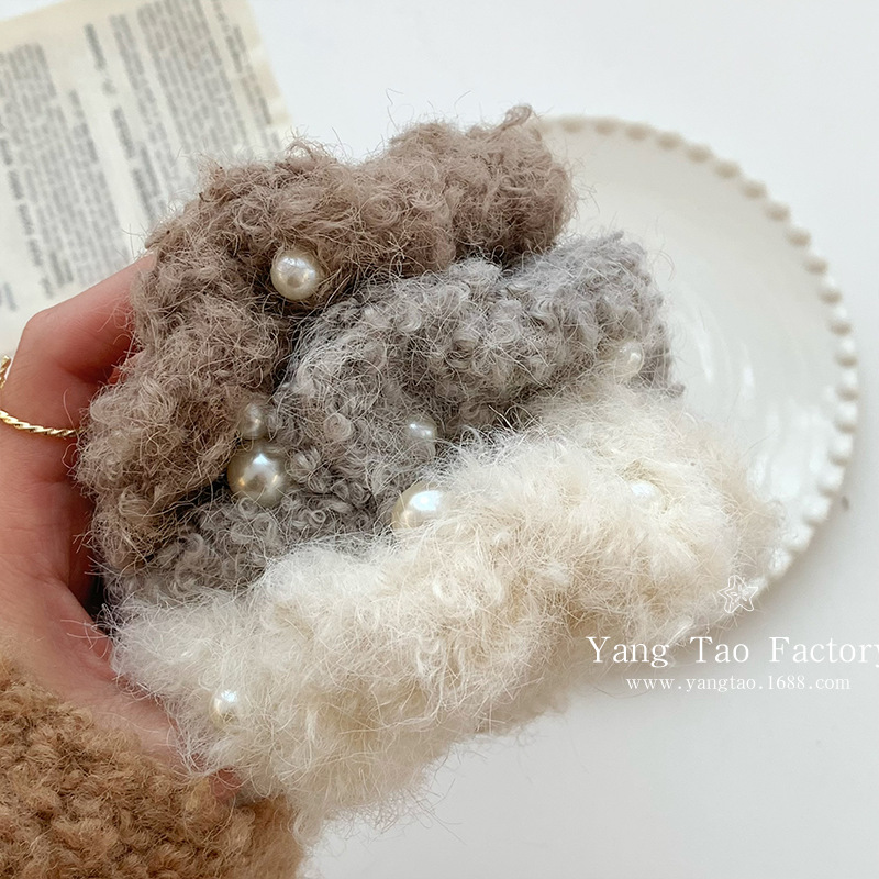 Perla de peluche collar de cabello de intestino para mujeres otoño y invierno 2024 nuevo estilo de alta sensación de cuerda de cabello de correa cuerda de cabello accesorios