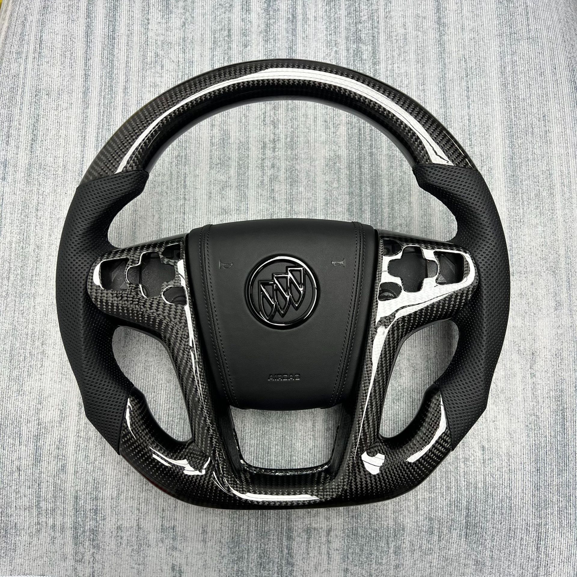 Factory Customized Carbon Fiber Car Steering Wheel Modification Suitable for Buick Chevrolet/Lacrosse/Lacrosse/Glacier