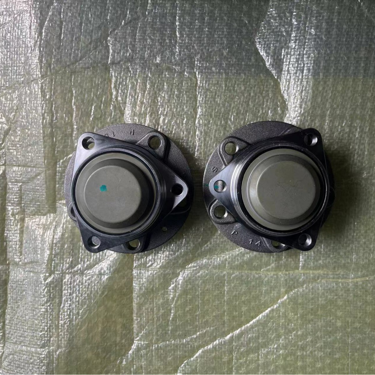 ID4 two-wheel drive front wheel bearing original brand new suitable for ID3 ID4 ID65QF 501 611 B 4