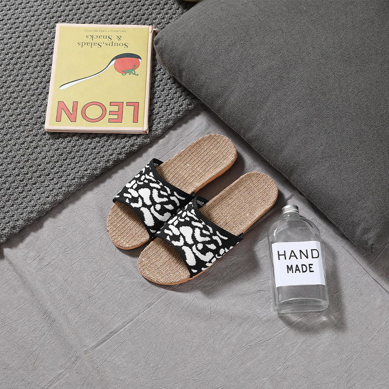 Wholesale New Flying woven cow pattern home linen slippers open toe open export South Korea new slippers black and white