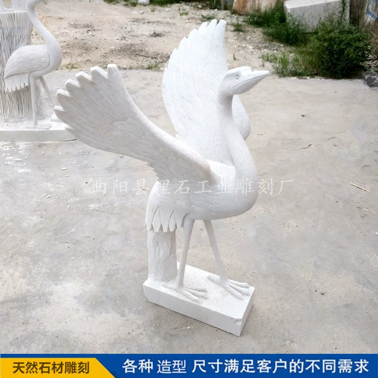 Каменная резьба краснохвостого журавля, резьба белого мрамора журавля, скульптура животного, каменный журавль, украшение двора.
