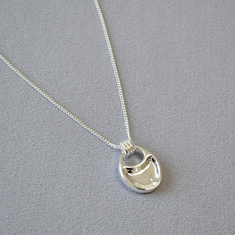 Long Sweater Chain With Silver Saddle Pendant For Women_voghion.com