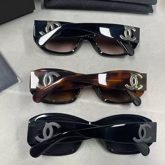 In Stock Original Chanel-inspired CH5493 Black Tea Tortoiseshell Sunglasses Same as Wang Yibo's