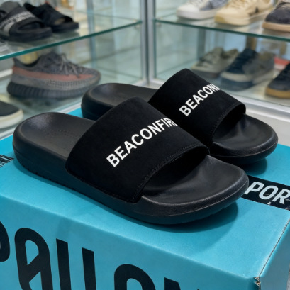 Celebrity-Inspired Trendy Brand Slippers 2026 New Model for Men and Women Casual Slip-On Summer Outdoor Non-Slip Odor-Resistant