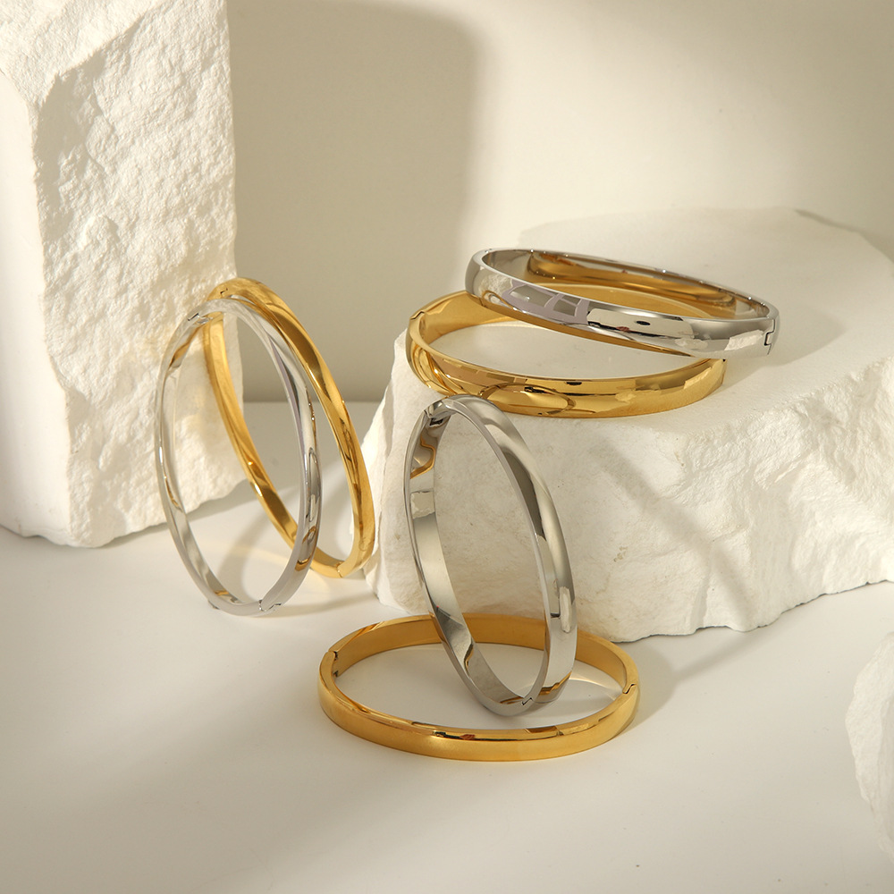 Basic Modern Style Classic Style Round Customization Laser Engraving Solid Color 304 Stainless Steel 18K Gold Plated Bangle In Bulk display picture 4