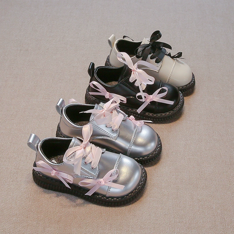 Маленькие кожаные туфли для девочек 2024 новые весенние и осенние детские кроссовки для девочек