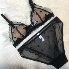 新款法式內衣性感蕾絲刺繡網紗舒適無鋼圈三角杯防凸點文胸套裝夏